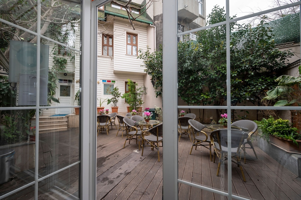 Fuat Bey Palace Hotel 38/44