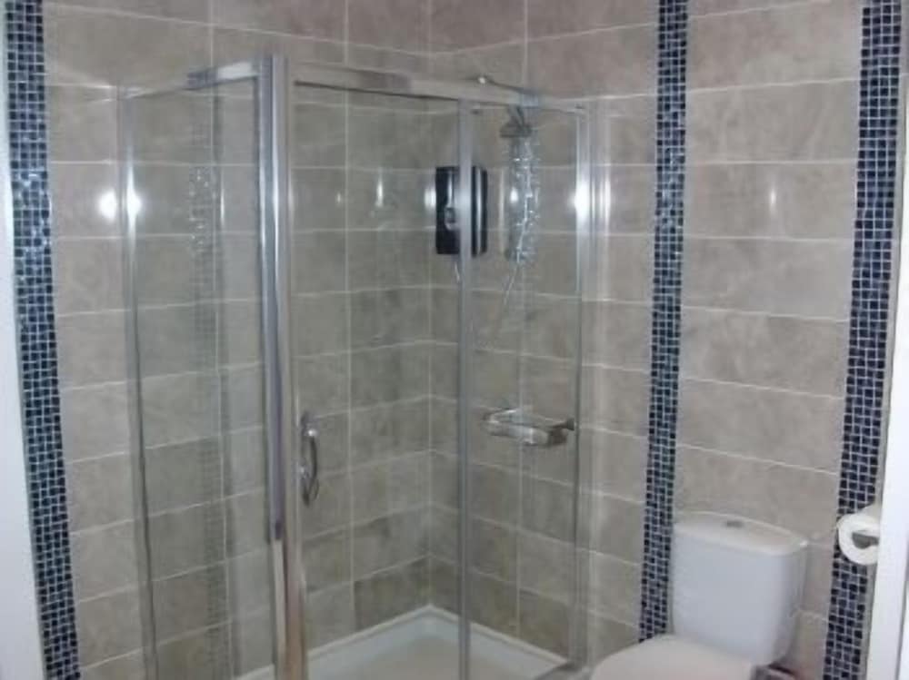 Farnham Hotel 24/25