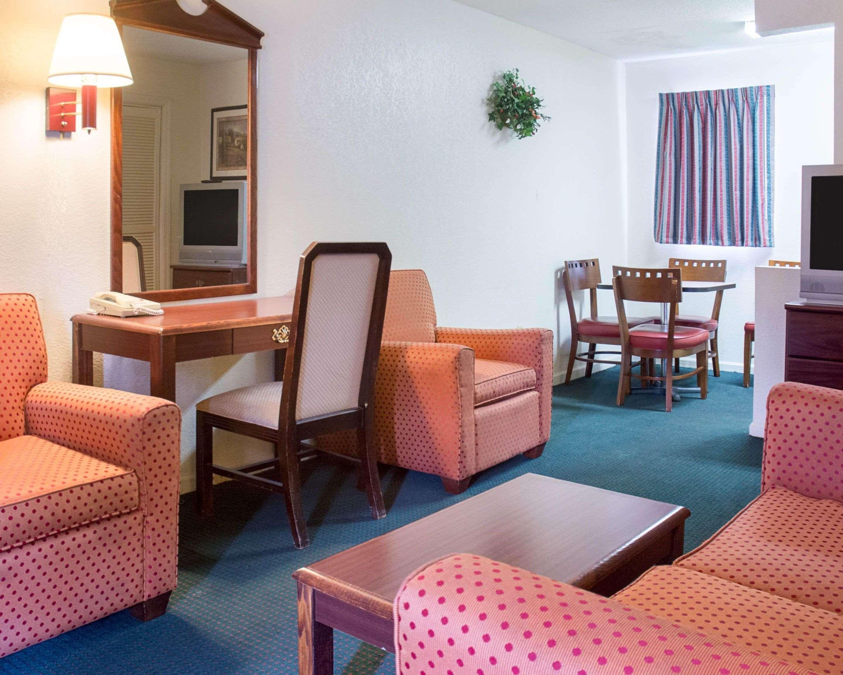Rodeway Inn &amp; Suites Williamsburg 21/26