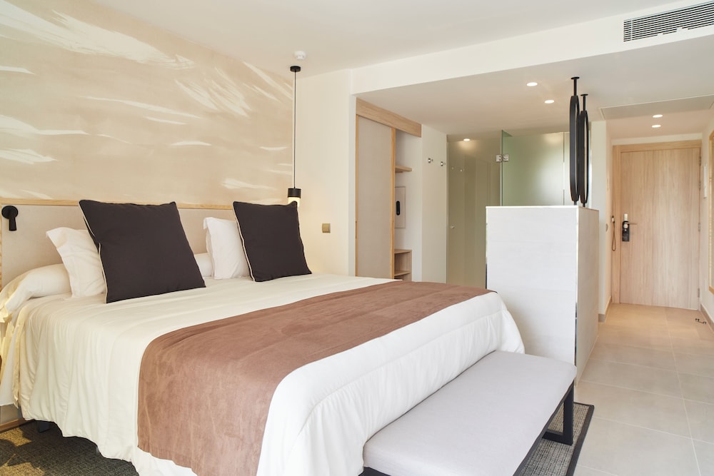 جناح جونيور بسريرين منفصلين بإطلالة على البحر مع أريكة