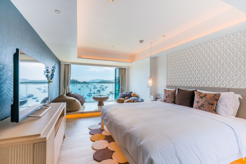 The Pier Hotel 12/69