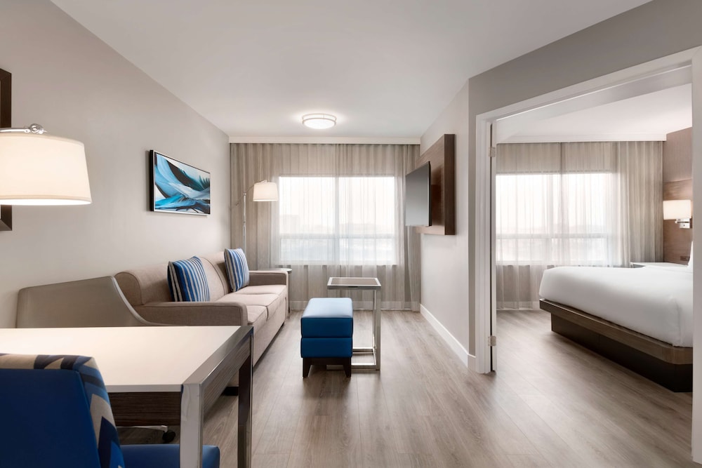 Embassy Suites By Hilton Toronto Airport 21/55