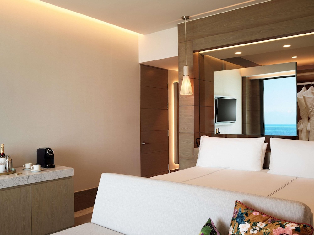 EUPHORIA, SUITE, KING BED, OCEAN VIEW, CORNER