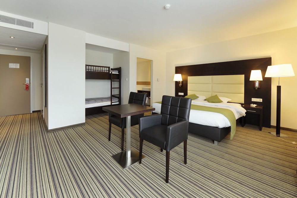 Hotel Charleroi Airport Van Der Valk 23/59
