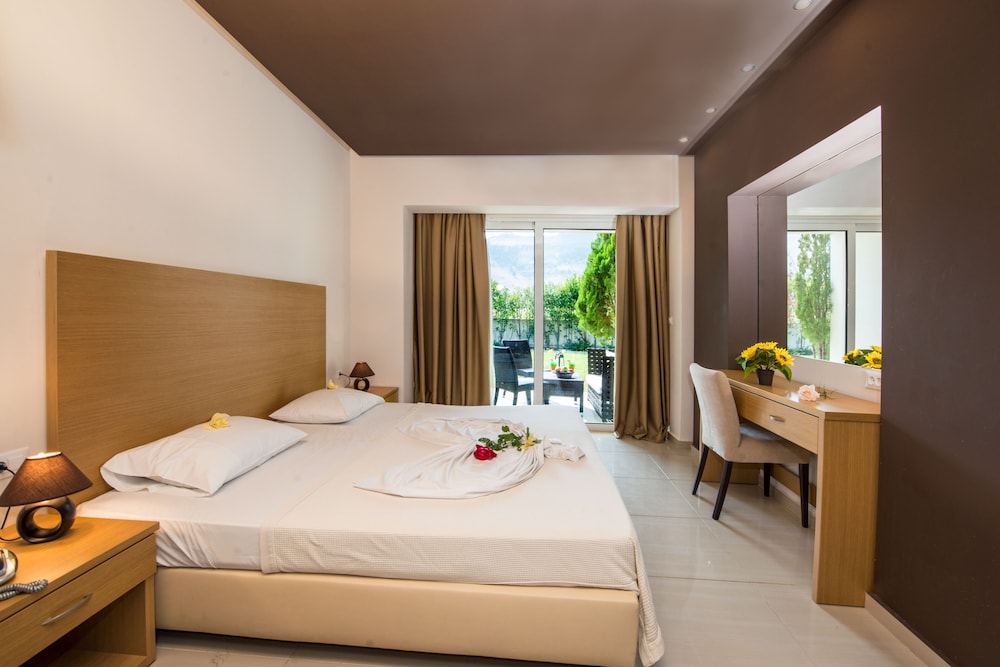 SPACE, SUITE, TWIN BEDS, SOFA