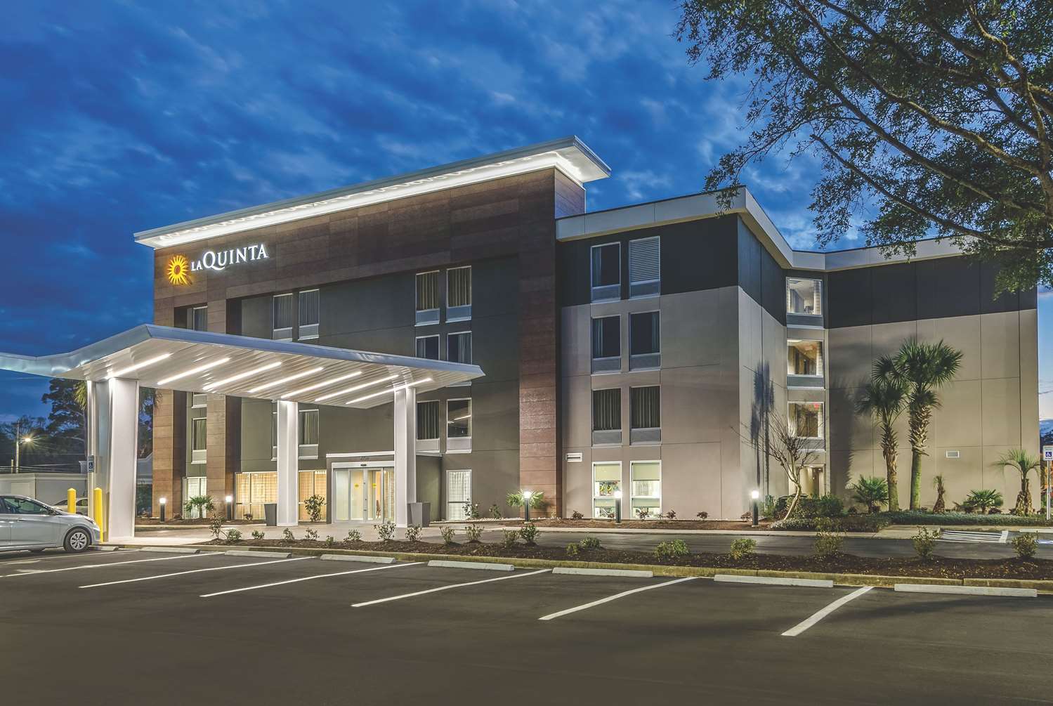 La Quinta Inn & Suites by Wyndham Myrtle Beach - N Kings Hwy 3/42