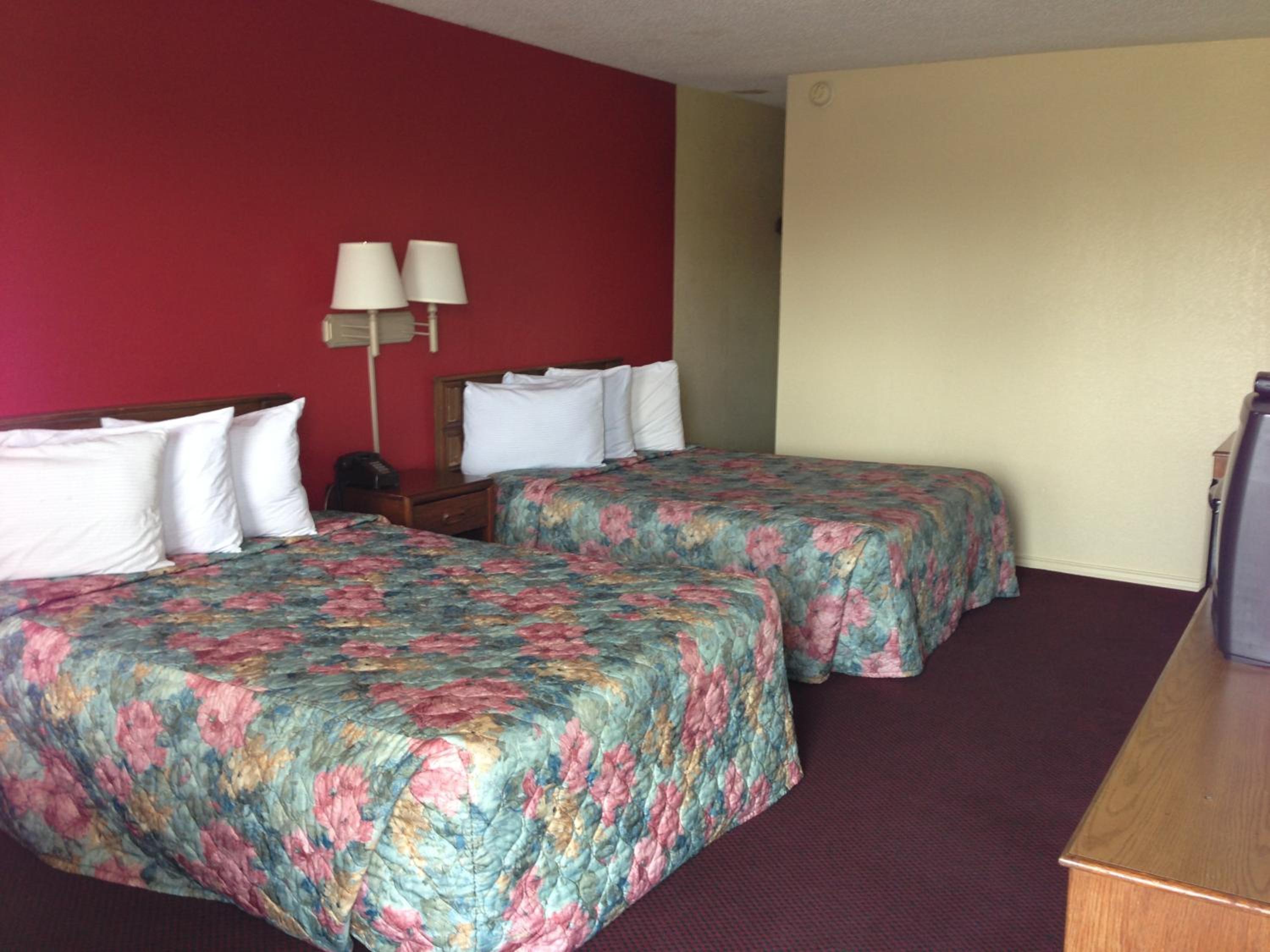 Super 7 Inn Siloam Springs 34/52