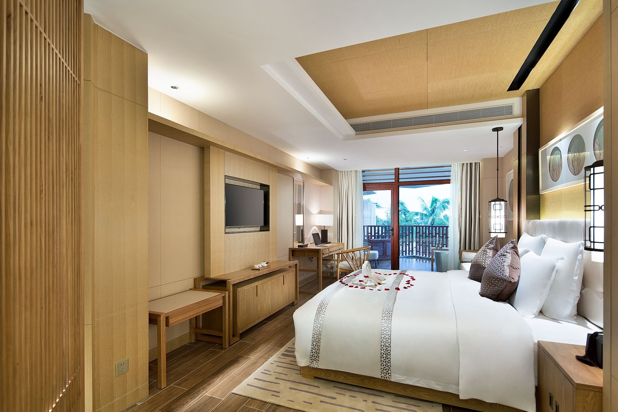 Peninsula, Garden, King Bed