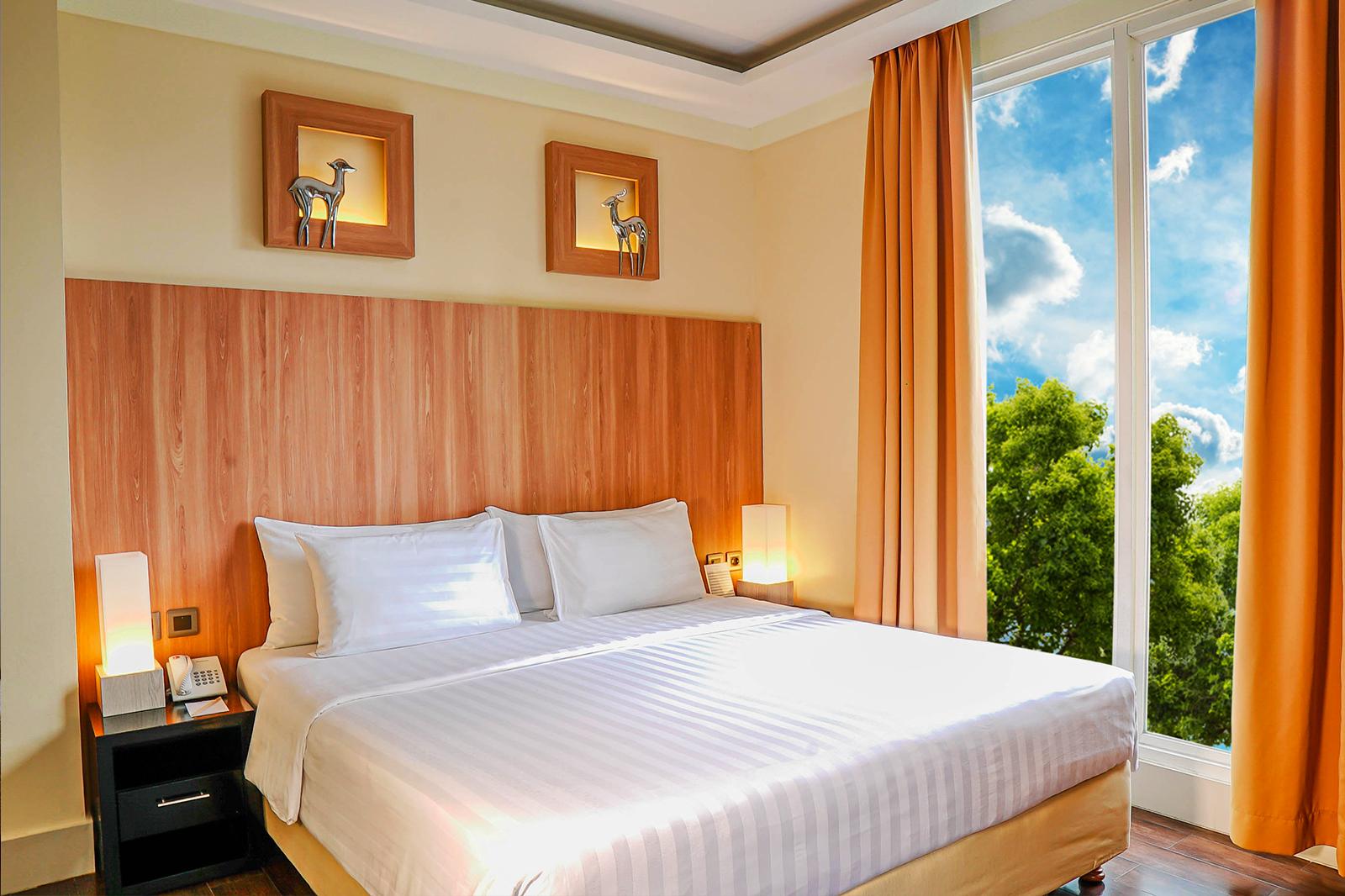2 Bedrooms, Condotel, King Bed, Pool View