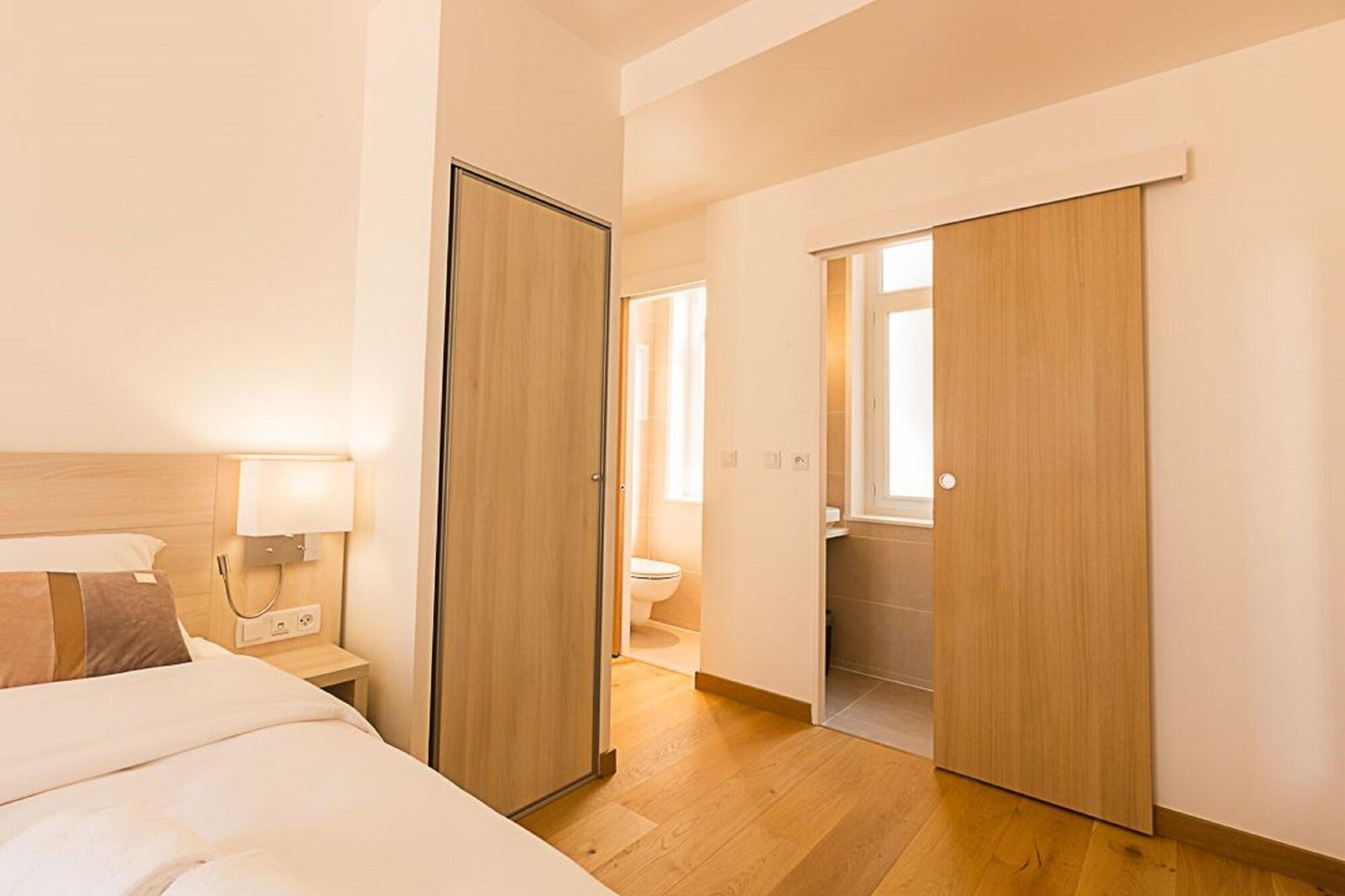 Hotel Ambassadeur 10/22