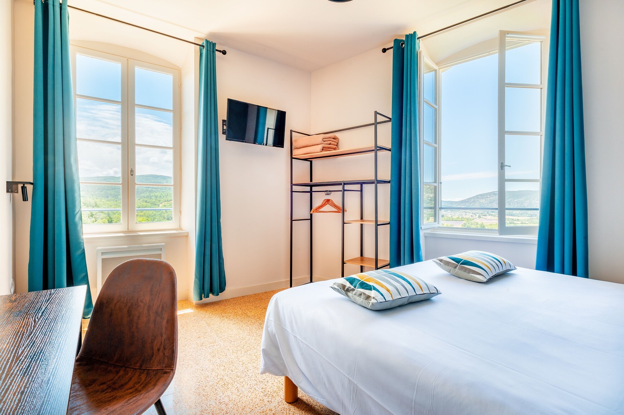 Classic, Double Bed, Valley View
