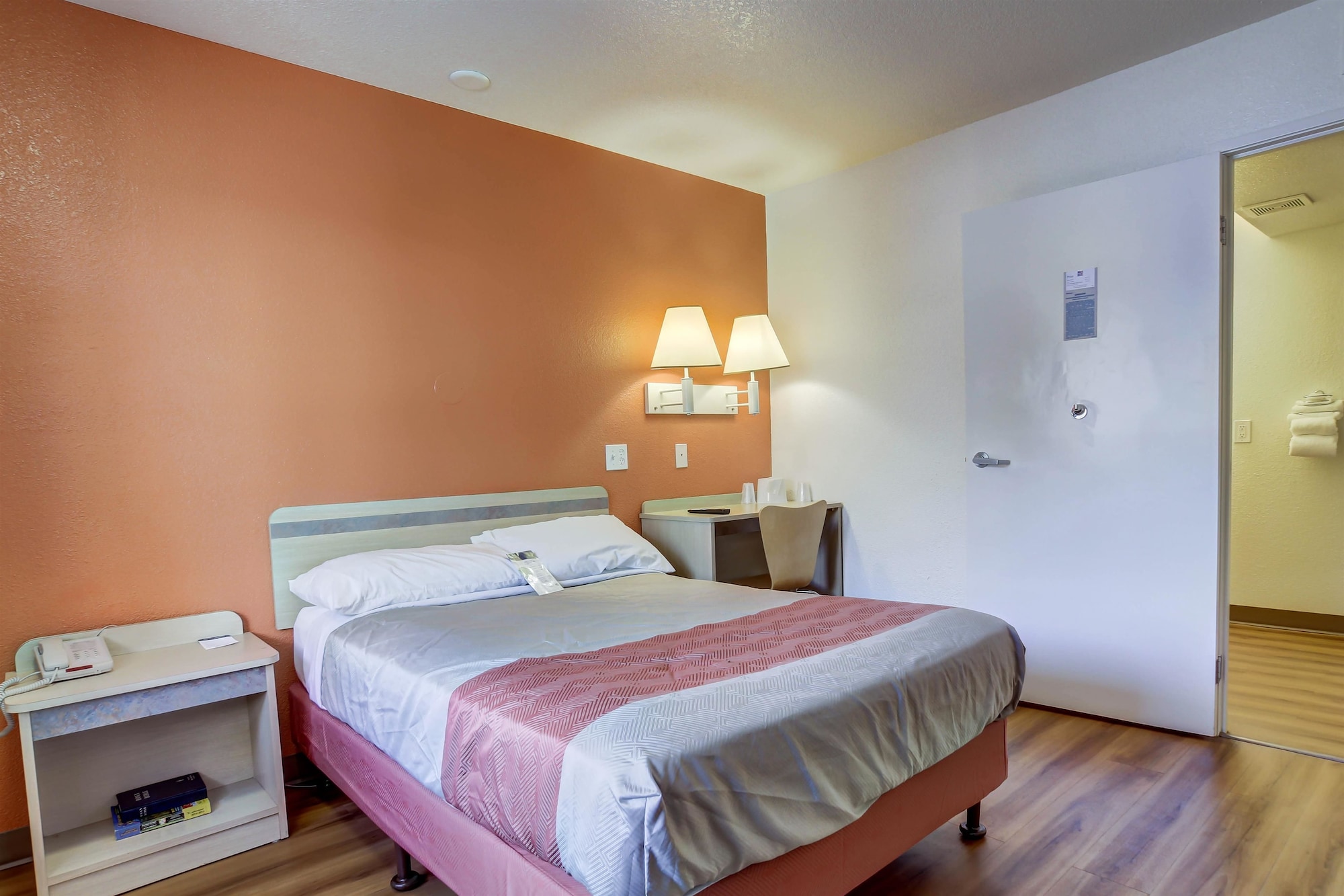 Standard, Double Bed, Accessible, Motel6 Grants Pass, OR 3/7