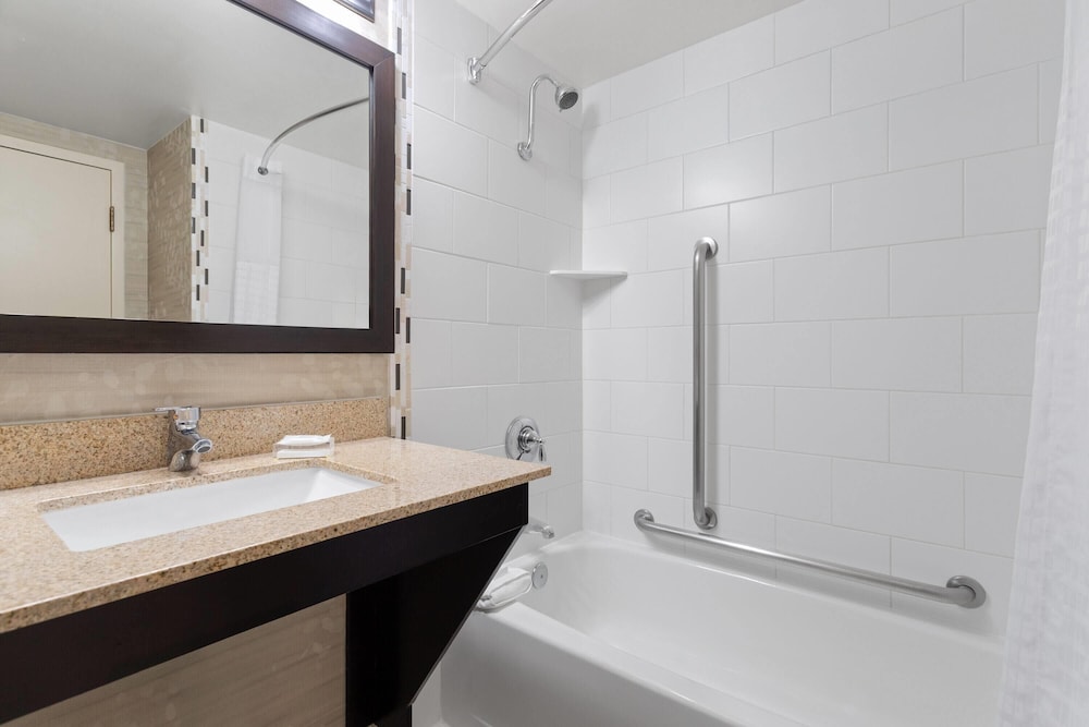 Wyndham Minneapolis South/Burnsville 64/64