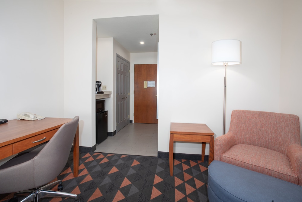 Holiday Inn and Suites Goodyear West Phoenix Area, an IHG Hotel 35/44
