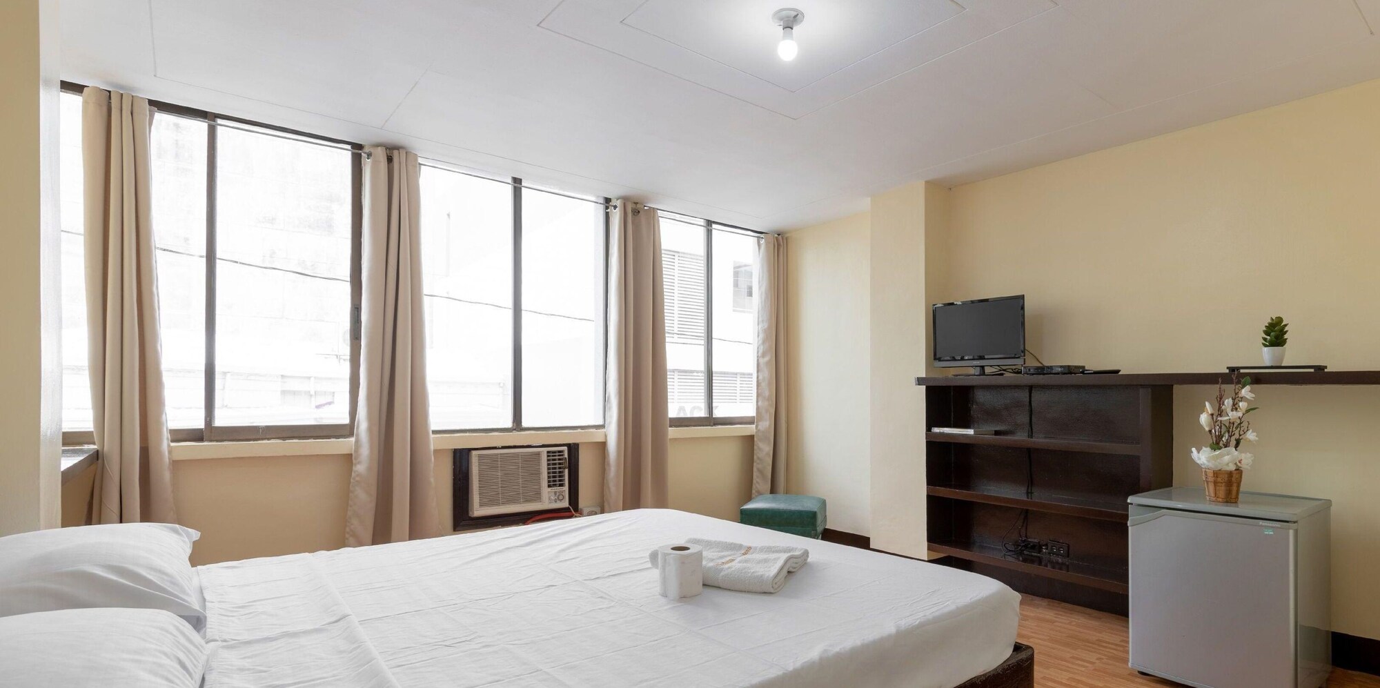 Premium, Queen Bed