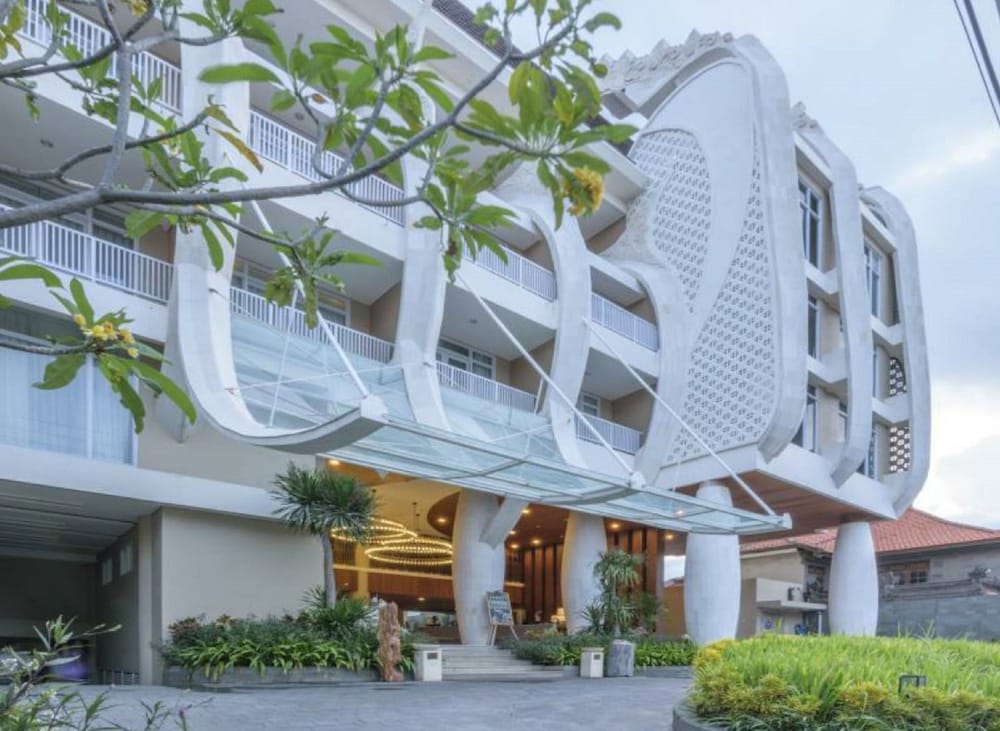 BEDROCK HOTEL 2/73