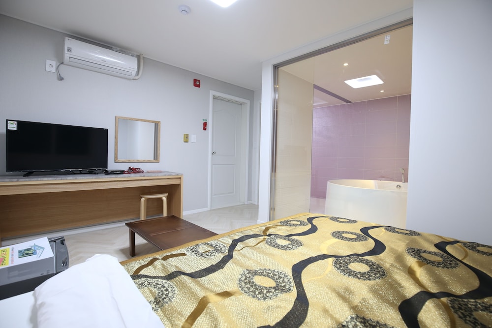 R.I Spa Hotel 29/40