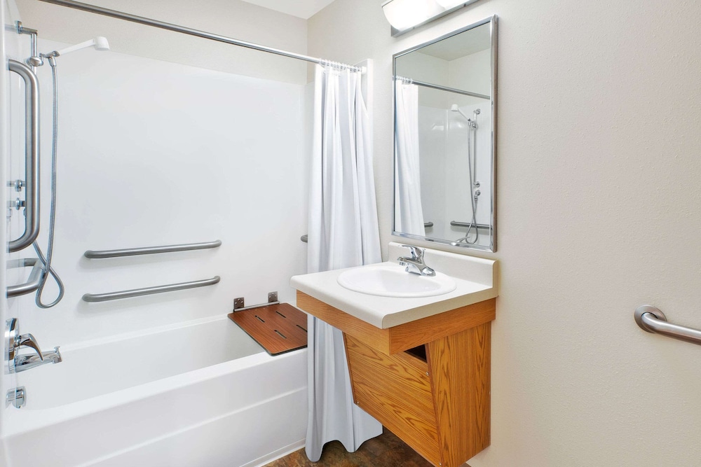 WoodSpring Suites St. Louis St. Charles 31/37
