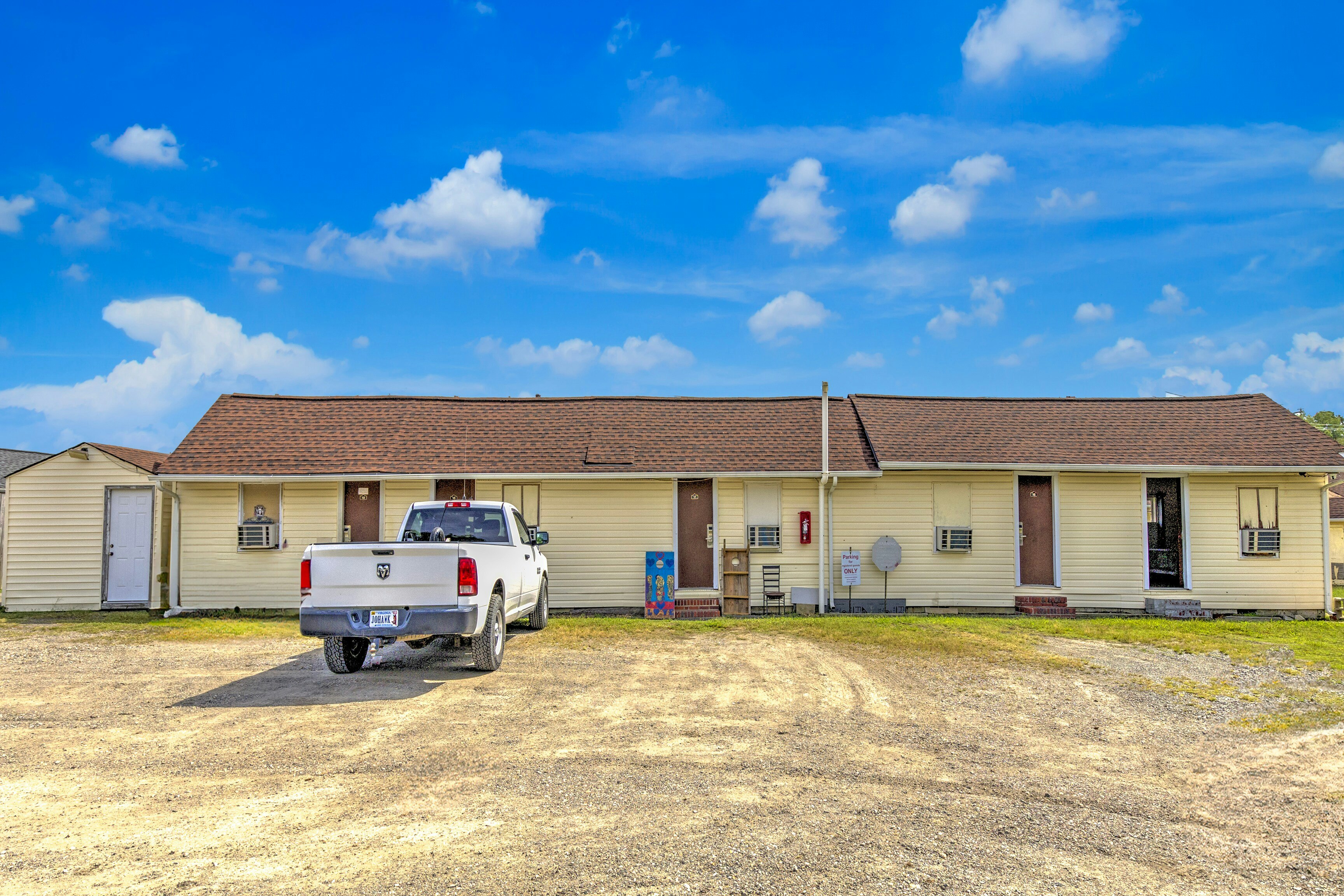 OYO Palm Leaf Motel 24/32
