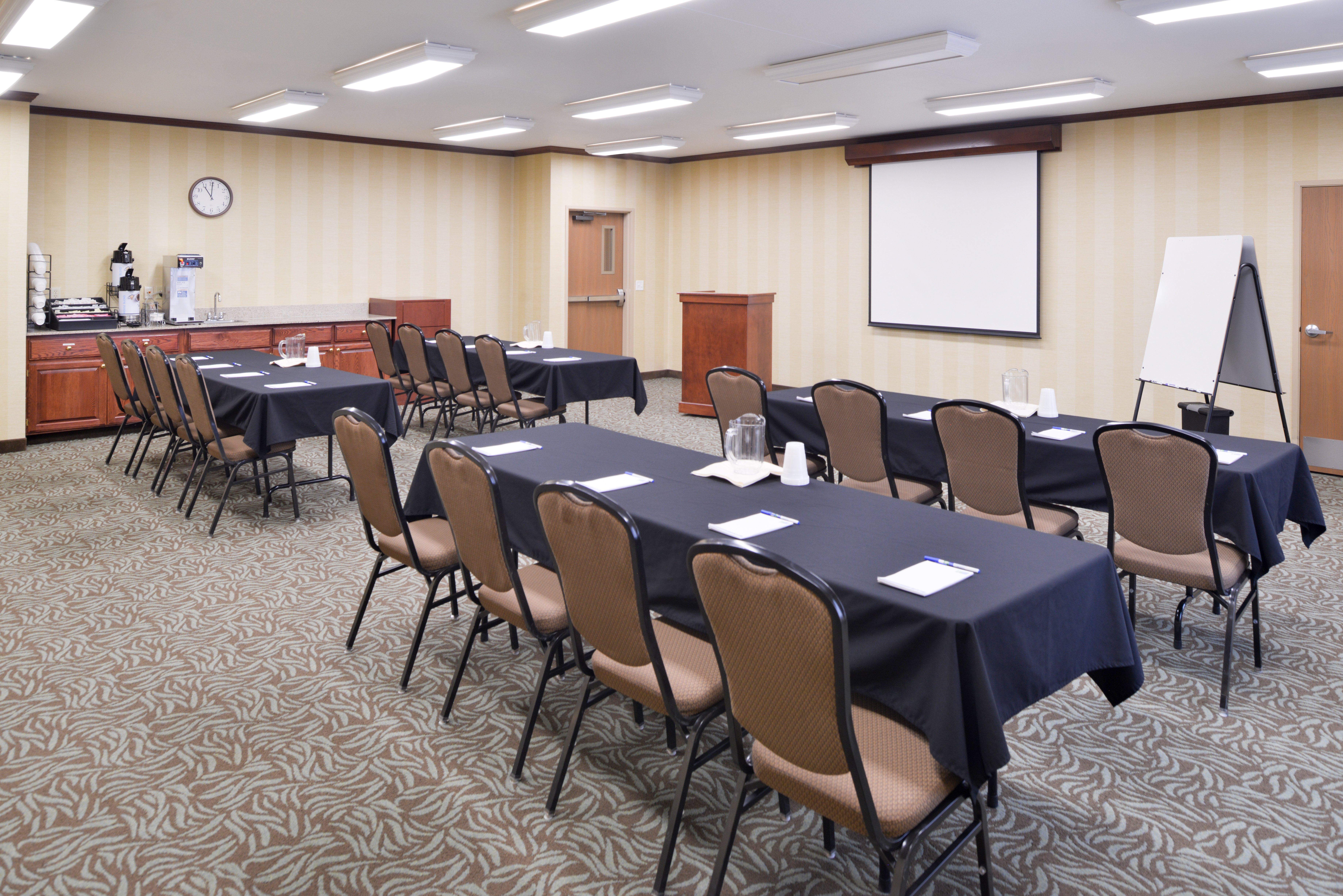 Holiday Inn Express Hotel and Suites Sioux Falls At Empire Mall 62/75