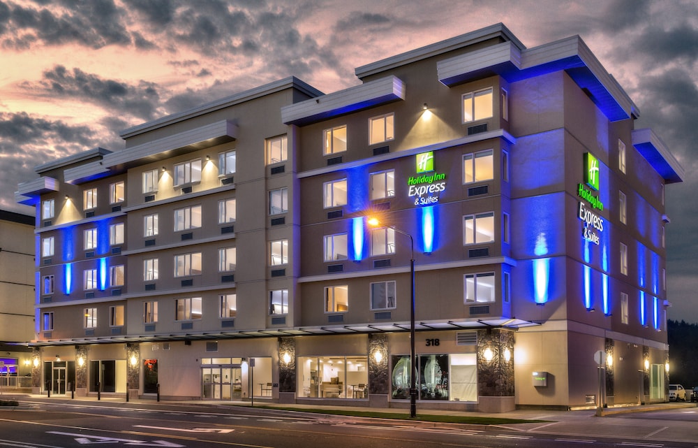 HOLIDAY INN EXPRESS AND SUITES VICTORIA COLWOOD in COLWOOD - BC