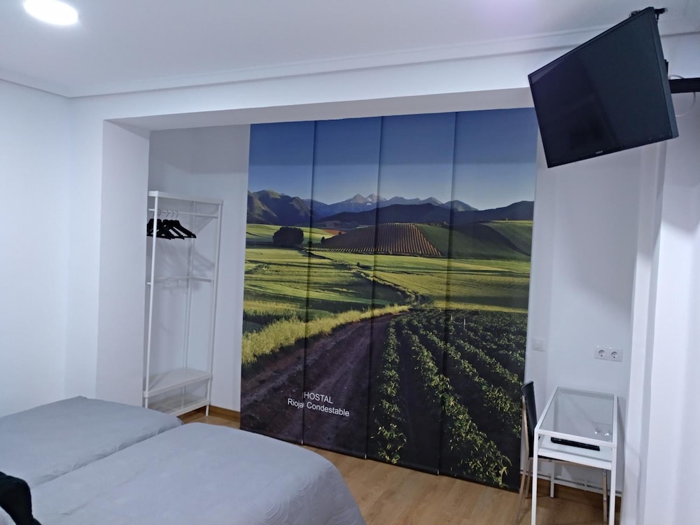 Hostal Rioja Condestable 11/48