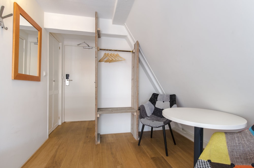 Hotel Calisto 48/48