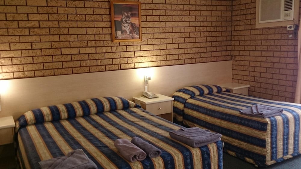 Fountain View Motel 34/37