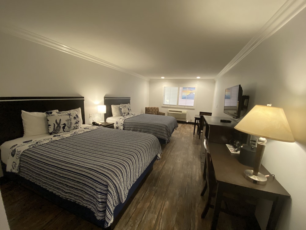 Ocean Surf Inn & Suites 18/73
