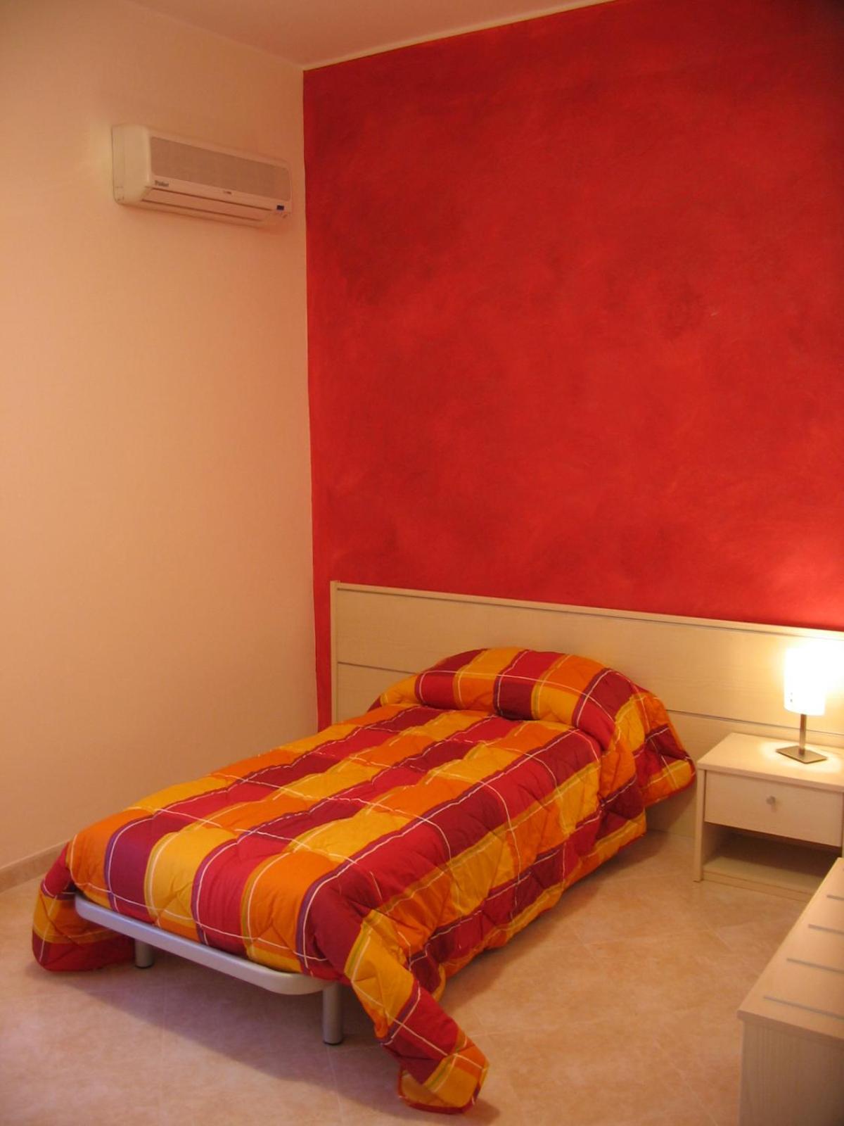 Room, Single