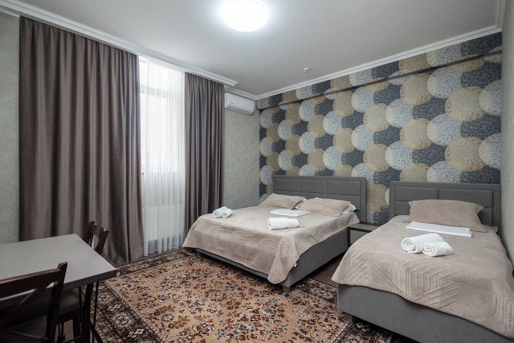 LUXURY, TWIN BEDS