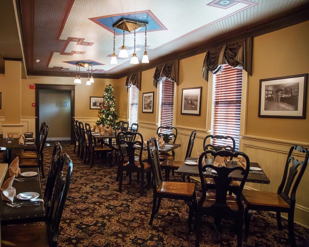 Sacajawea Hotel 32/50