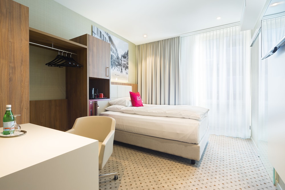 Hotel Wartmann am Bahnhof 8/30