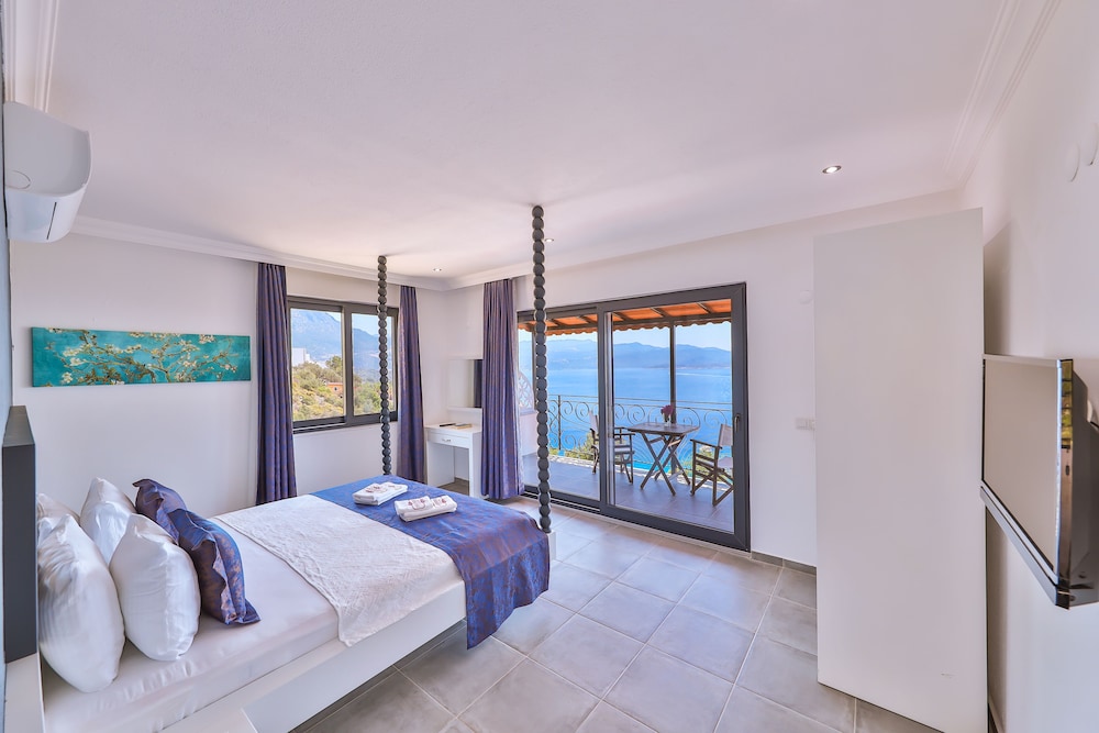SUPERIOR, DOUBLE BED, SEA VIEW, BALCONY