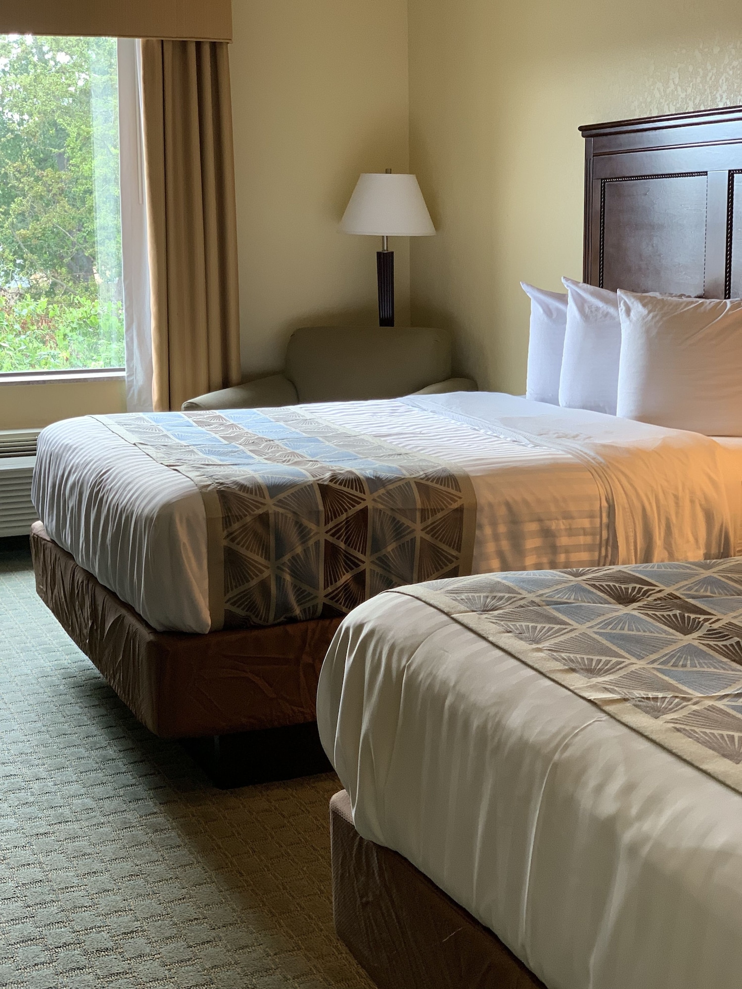STANDARD, 2 QUEEN BEDS
