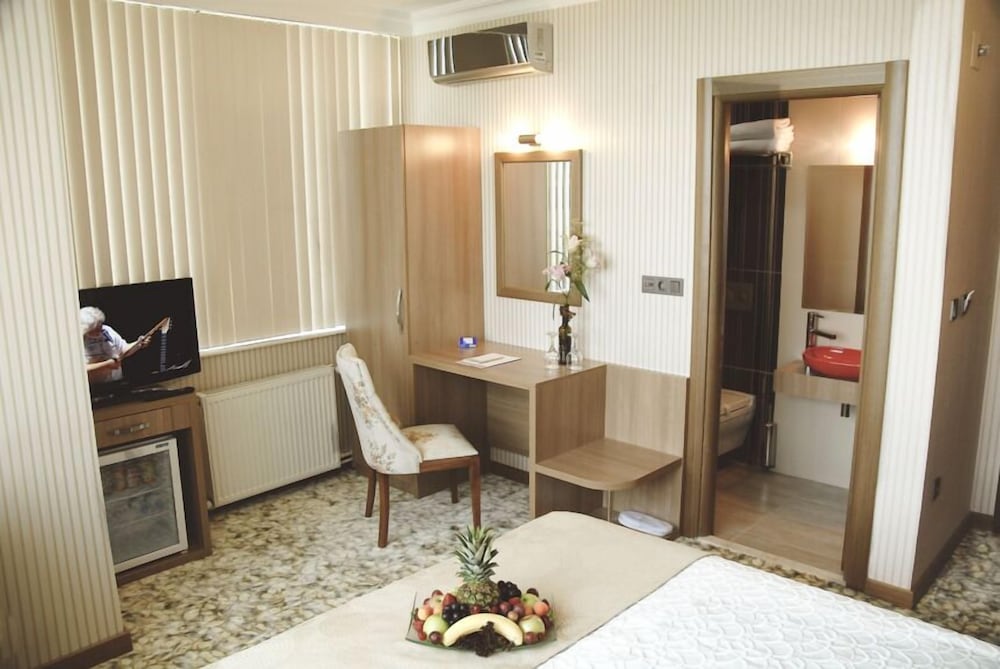 Lounge Boutique Hotel 35/50