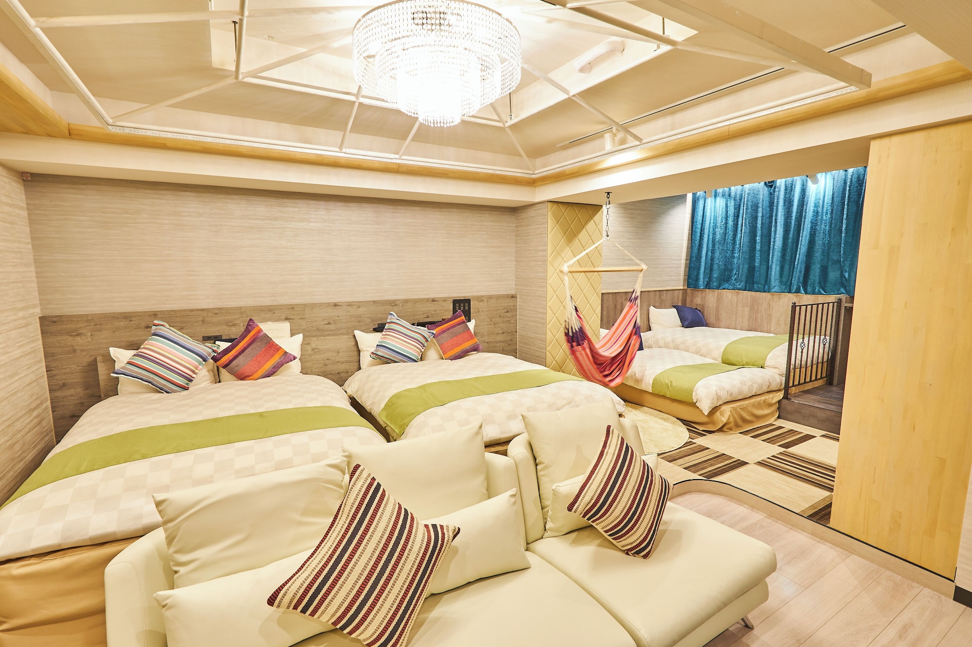 4 BEDROOMS, FAMILY, DOUBLE BED
