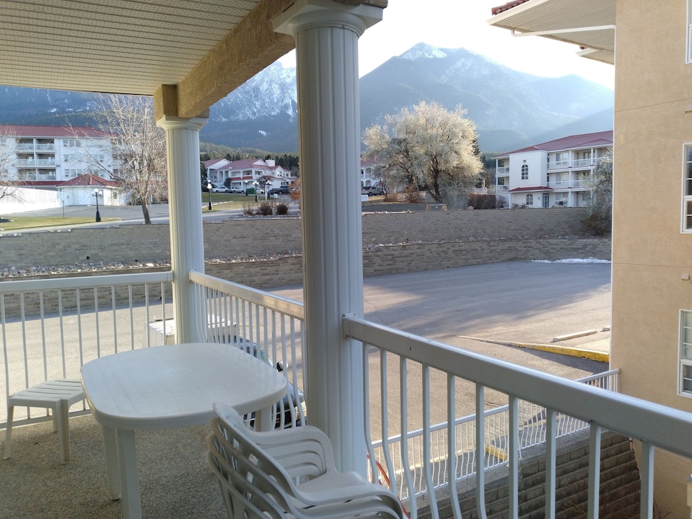 Mountain View Suites at Fairmont Hot Springs 45/63