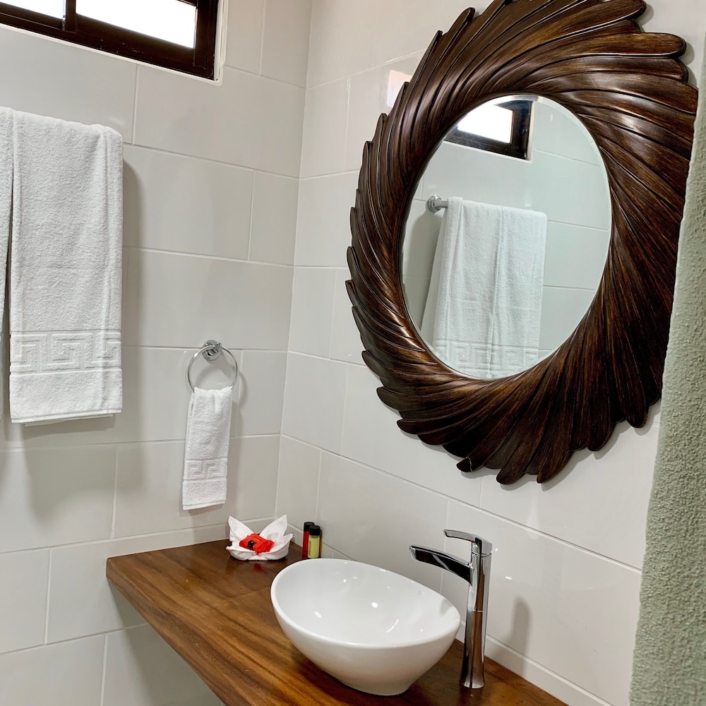 Karahe Beach Hotel 44/70