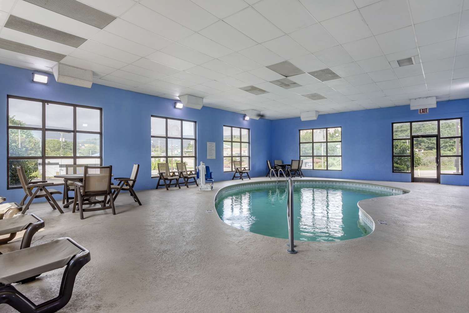 Quality Inn & Suites Chattanooga West near Lookout Mountain 27/33