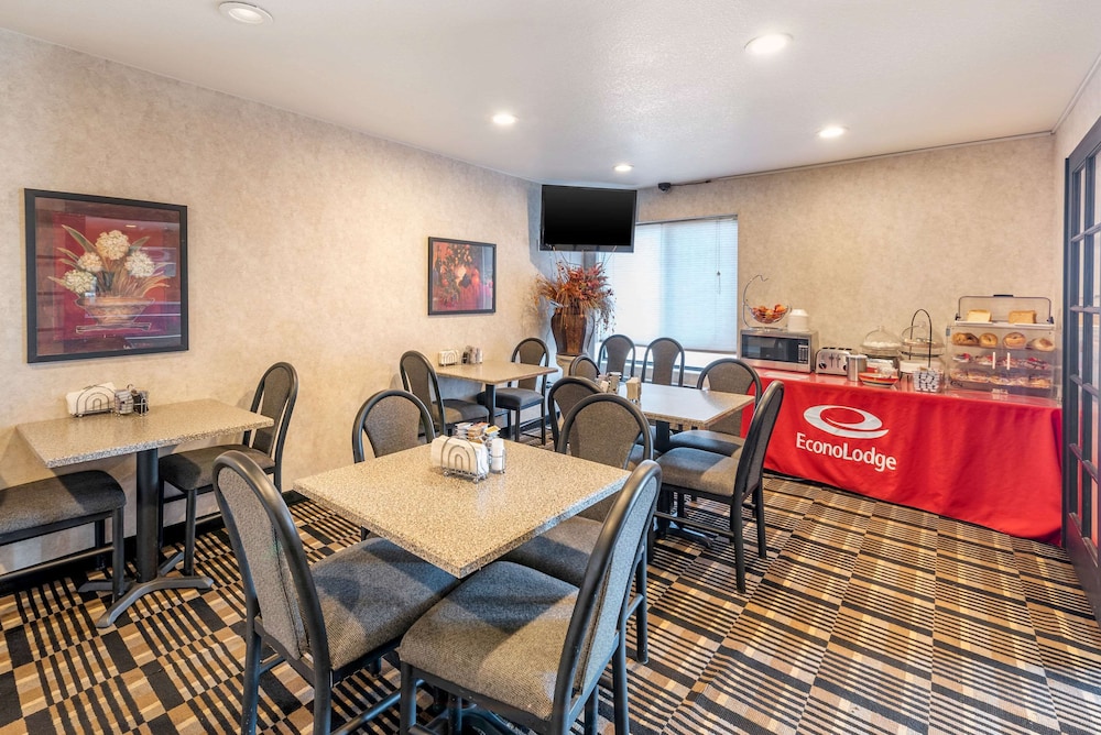 Econo Lodge Pueblo North 36/40