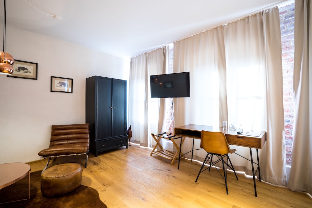 Hotel Rote 19 37/50