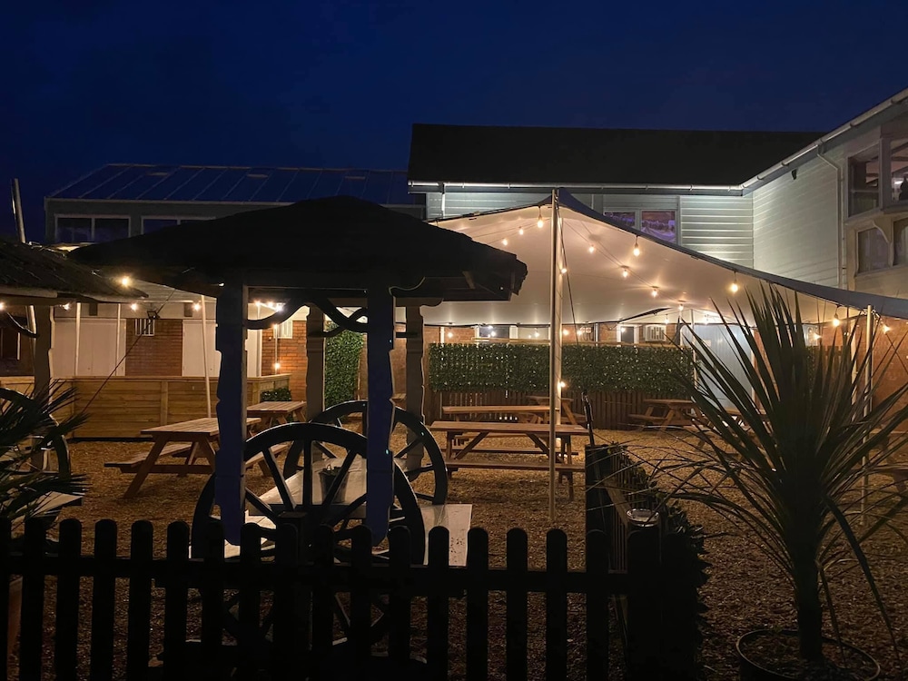 The Riverside Inn 3/49