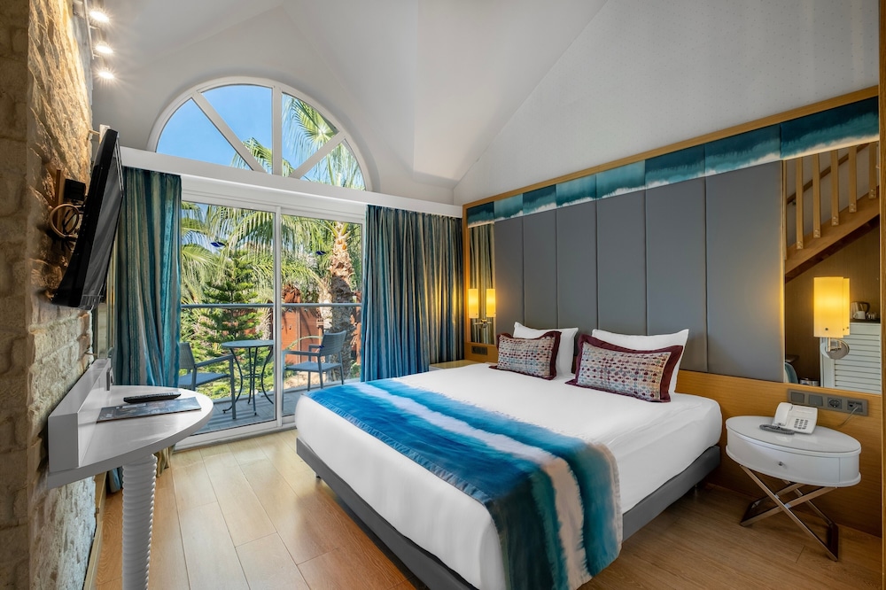 Suite, Villa, 2 Queen and Twin Beds، Long Beach Alanya 2/4