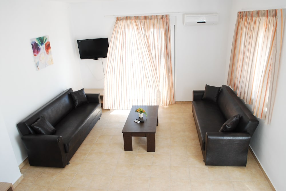 Gennadi Gardens Apartments 6/25
