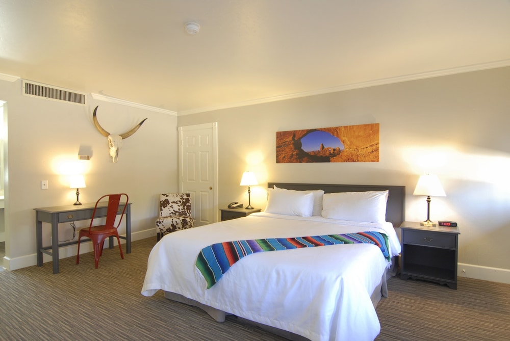 Palm Canyon Hotel and RV Resort 26/73