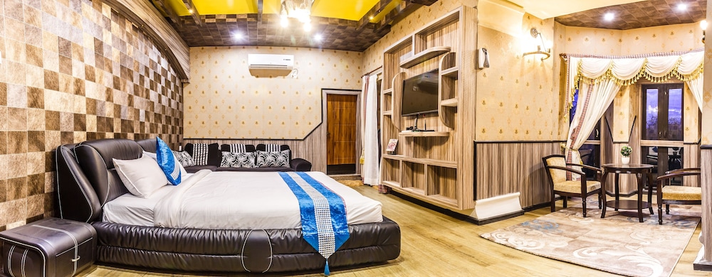 Royal Empire Boutique Hotel 16/47
