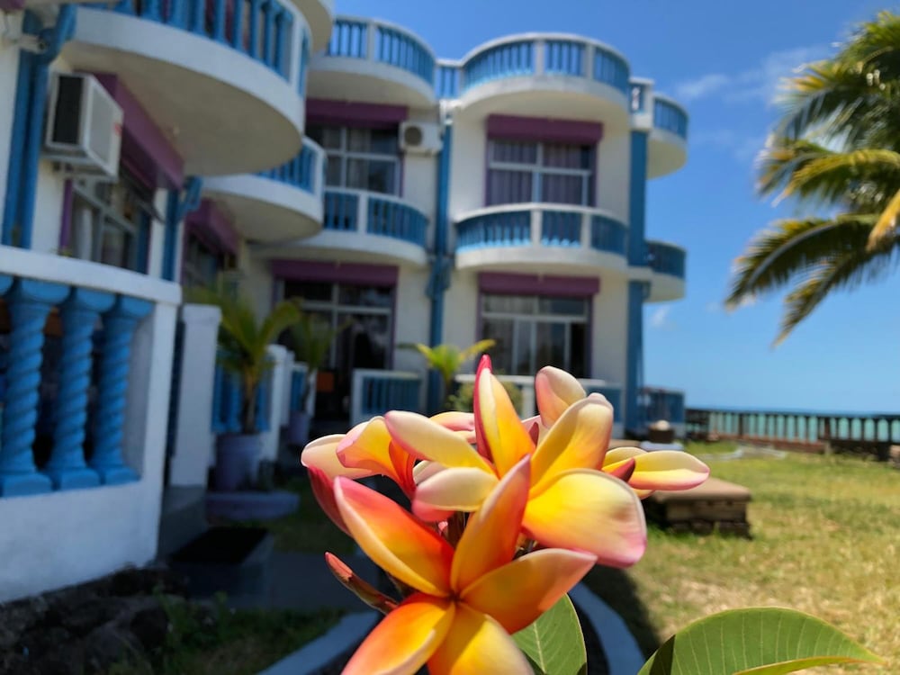 Coco Villa 4/35