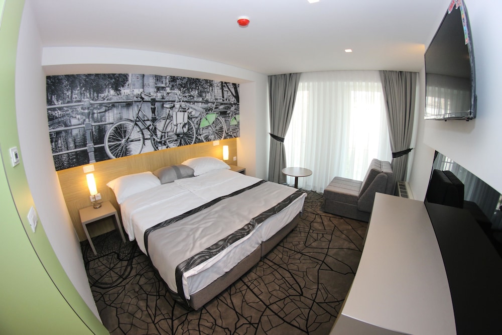 SUPERIOR, DOUBLE OR TWIN BED, CITY VIEW