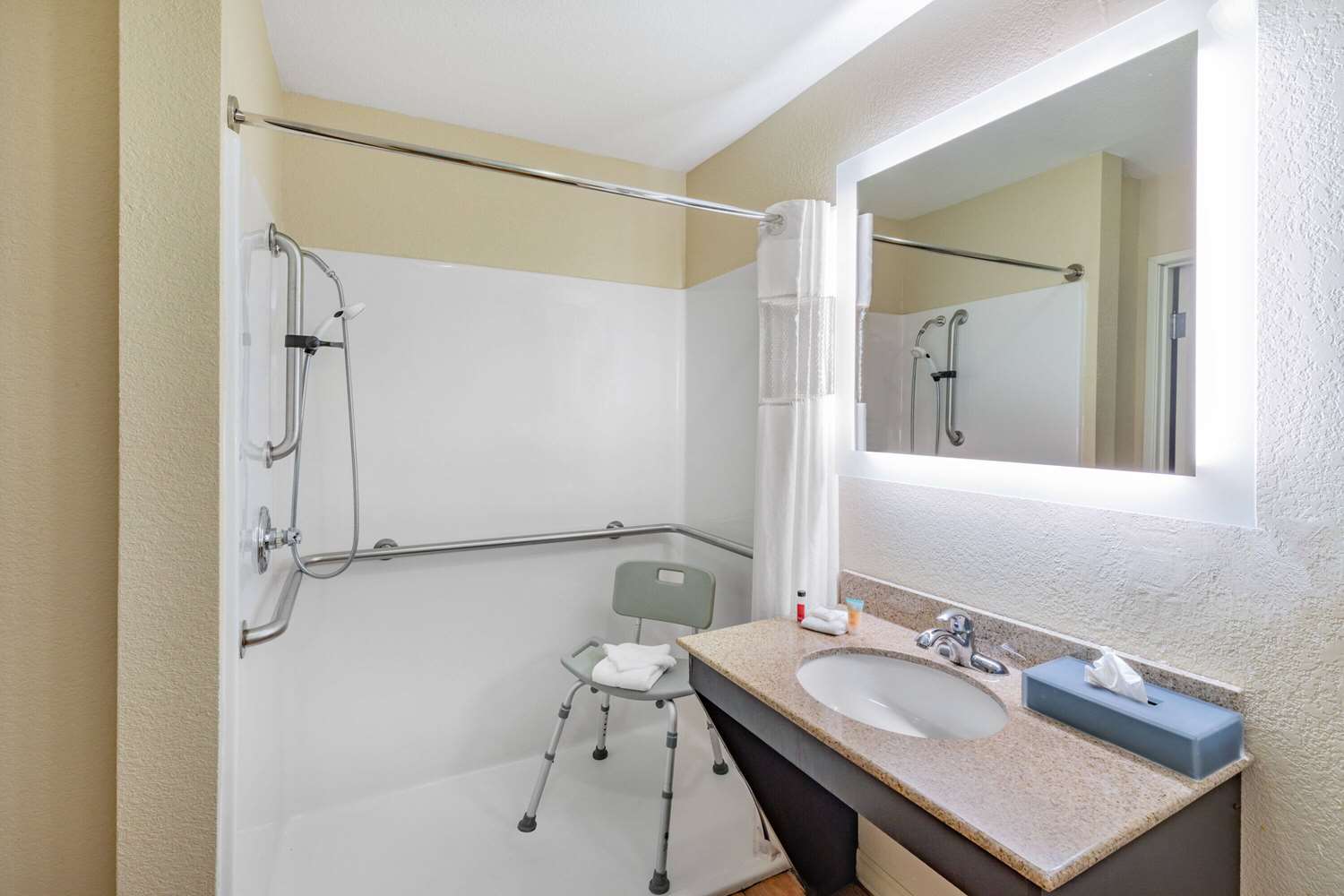 La Quinta Inn & Suites by Wyndham Garland Harbor Point 52/54